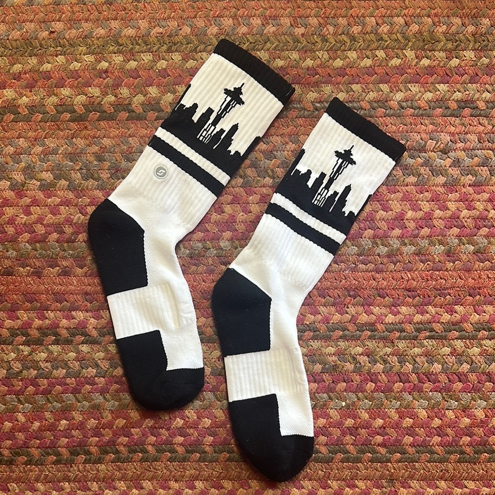NWOT STANCE SEATTLE SKYLINE BLACK WHITE SOCKS